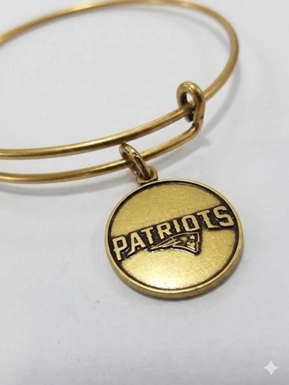 NWT Alex and Ani New England Patriots Logo Bangle - Rafaelian Gold